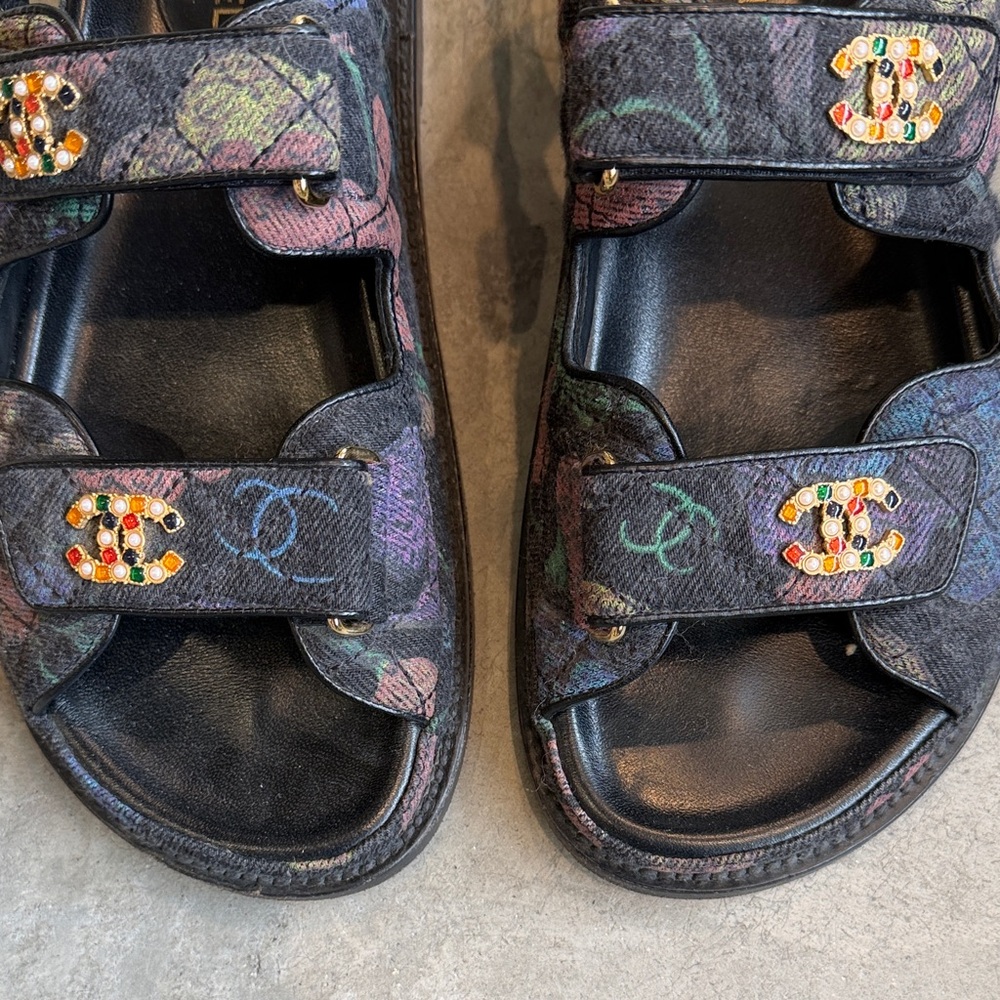 CHANEL Dark Sandals with Colorful Details - Picture 2 of 6